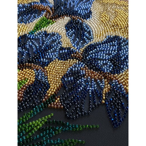 Mid-sized bead embroidery kit Dancing in golden light (Flowers) Mid-sized bead embroidery kit Dancing in golden light (Flowers)