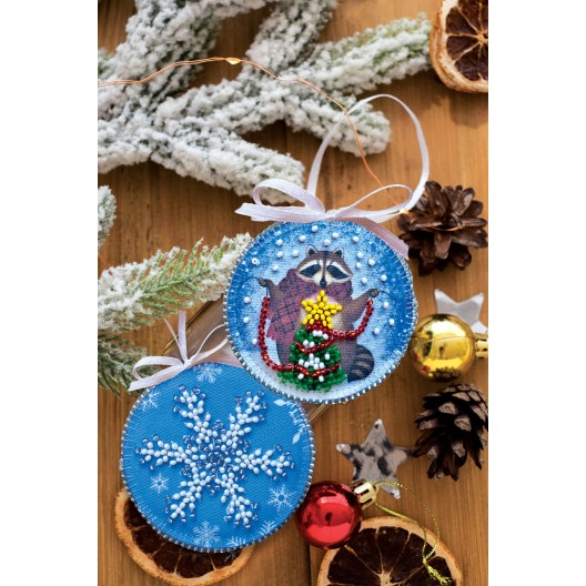 Decoration Racoon and Christmas, ABT-002 by Abris Art - buy online! ✿ Fast delivery ✿ Factory price ✿ Wholesale and retail ✿ Purchase Kits for embroidery with beads on canvas - Christmas and New Year toys and decorations