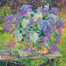 Charts on artistic canvas Lilac in the garden