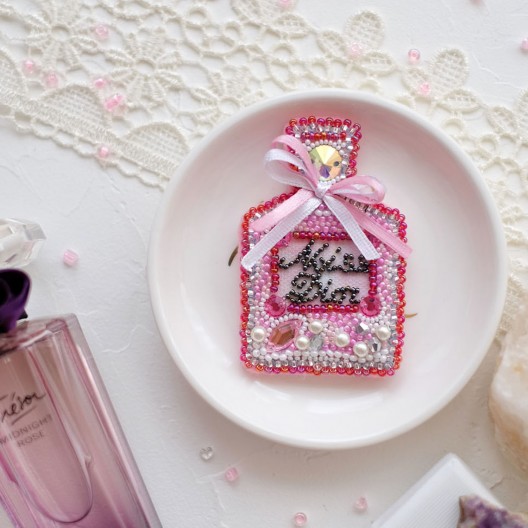 Decoration Miss Dior, AD-037 by Abris Art - buy online! ✿ Fast delivery ✿ Factory price ✿ Wholesale and retail ✿ Purchase Kits for creating brooches (jewelry) with beads