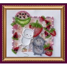 Magnets Bead embroidery kit Kittens in strawberry