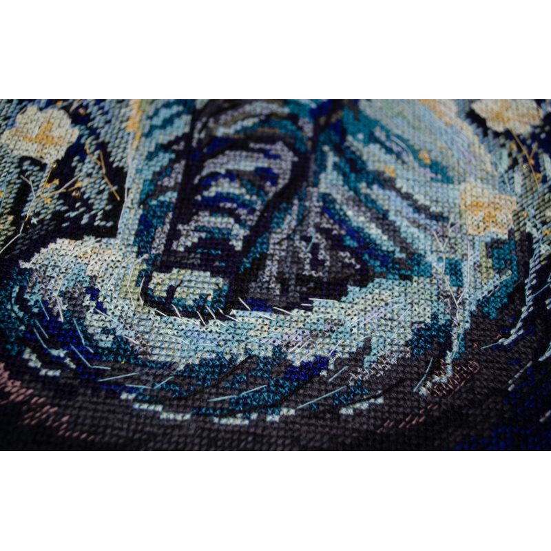 Cross Stitch Kit "Night guest"