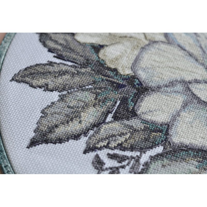 Cross Stitch Kit "Cold touch"