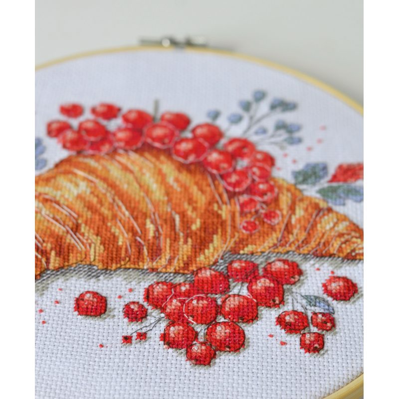 Cross Stitch Kit "Redcurrant Croissant"