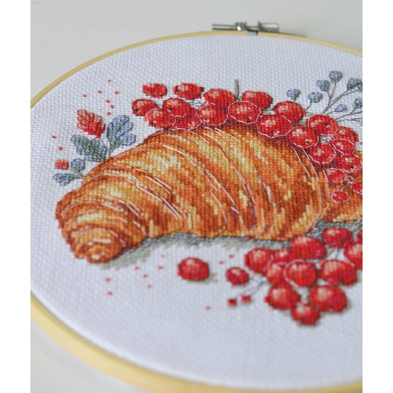 Cross Stitch Kit "Redcurrant Croissant"