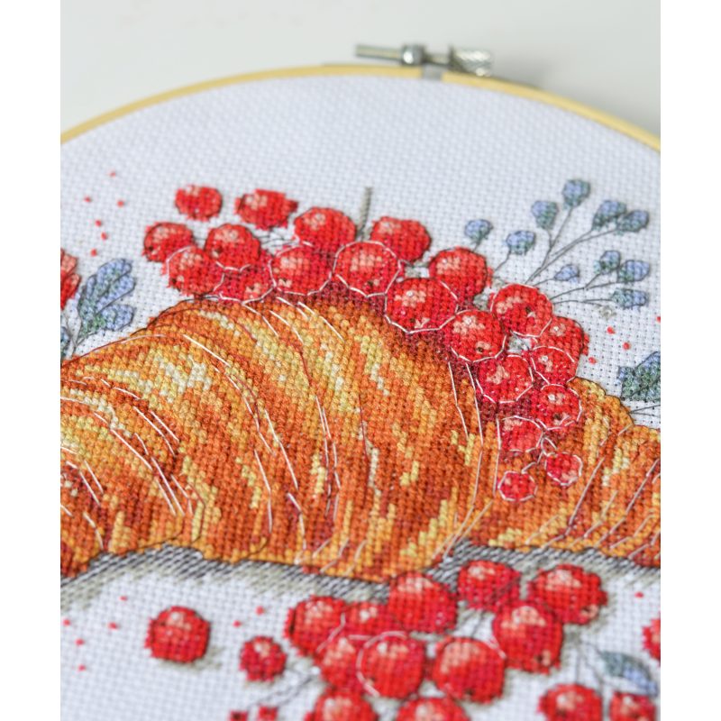 Cross Stitch Kit "Redcurrant Croissant"