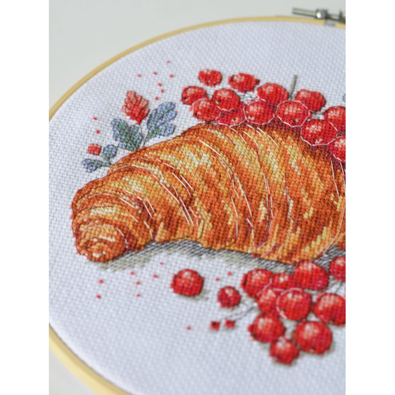 Cross Stitch Kit "Redcurrant Croissant"