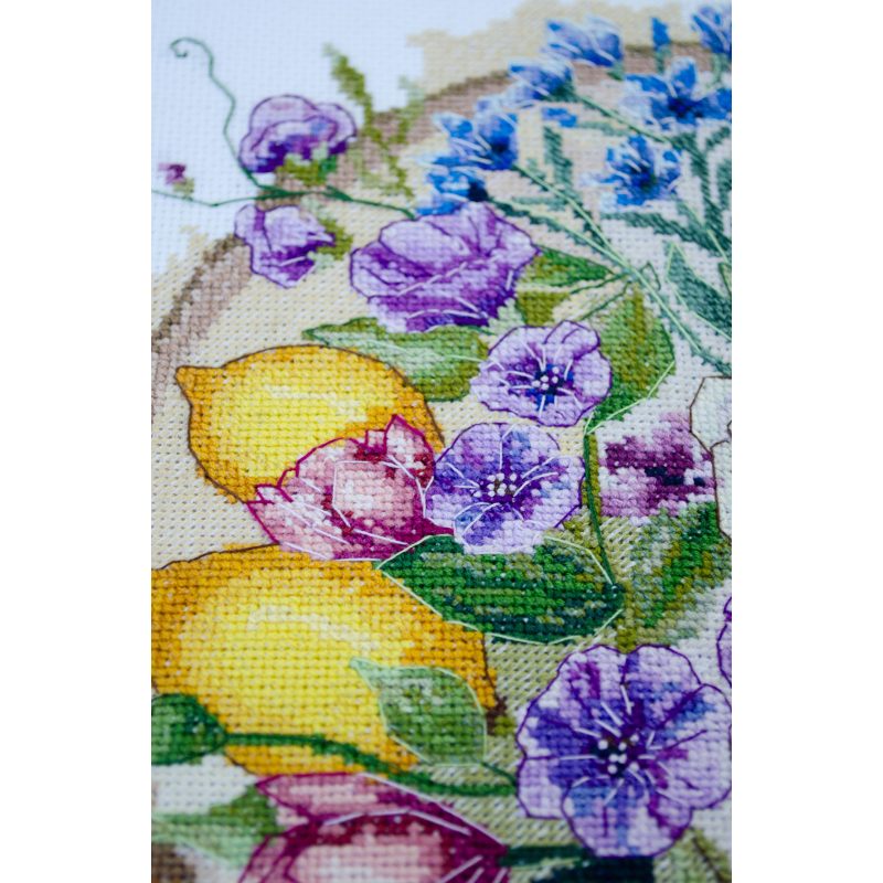 Cross Stitch Kit "A floral moment"