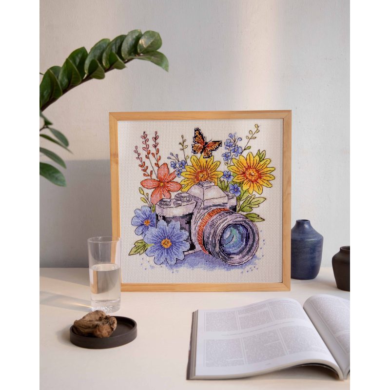 Cross Stitch Kit "Catch the Moment"