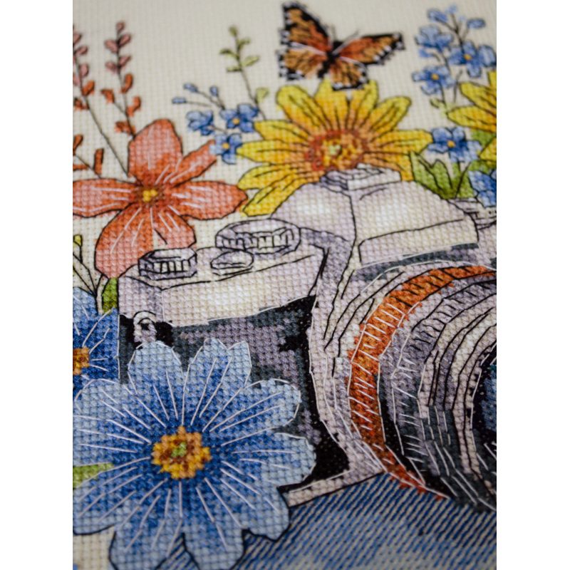 Cross Stitch Kit "Catch the Moment"