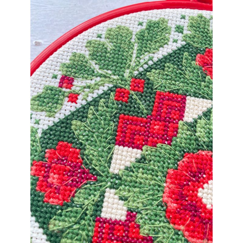 Cross Stitch Kit "Traditional motif"