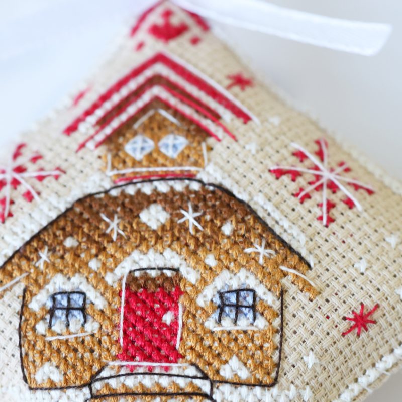 3D Cross Stitch Ornament Kit "Christmas Treat"