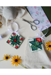 Christmas Ornament Bead Embroidery Kit "Rosebud"