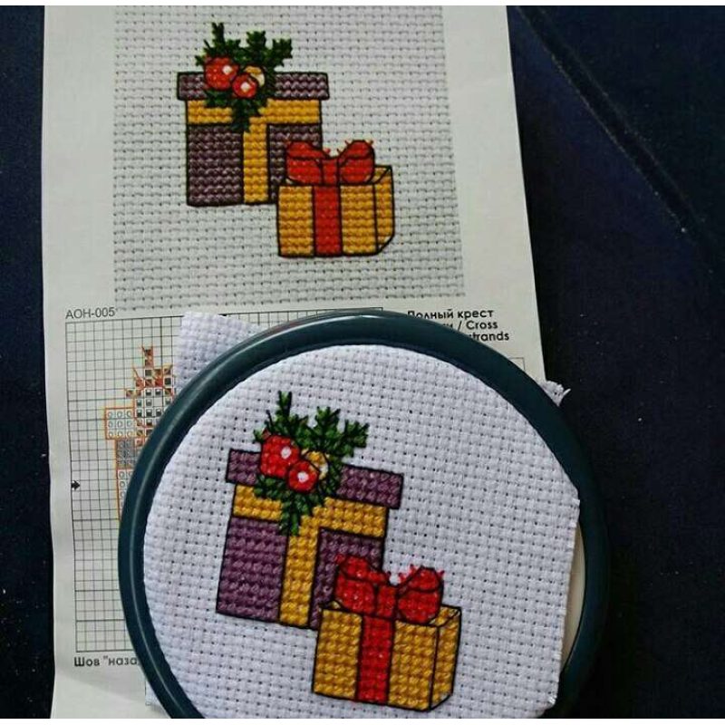 Cross Stitch Postcard Kit "Christmas gifts"