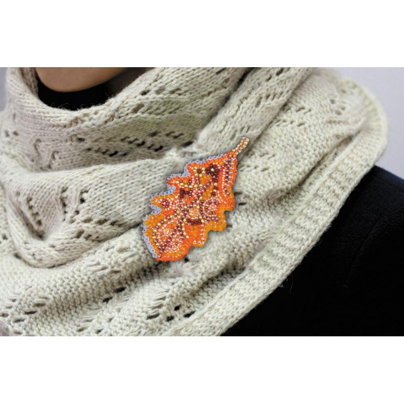 Christmas Ornament Bead Embroidery Kit "Oak leaflet"