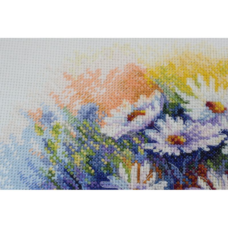 Cross Stitch Kit "Watercolour camomiles"