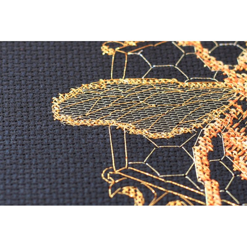 Cross Stitch Kit "Golden bee"