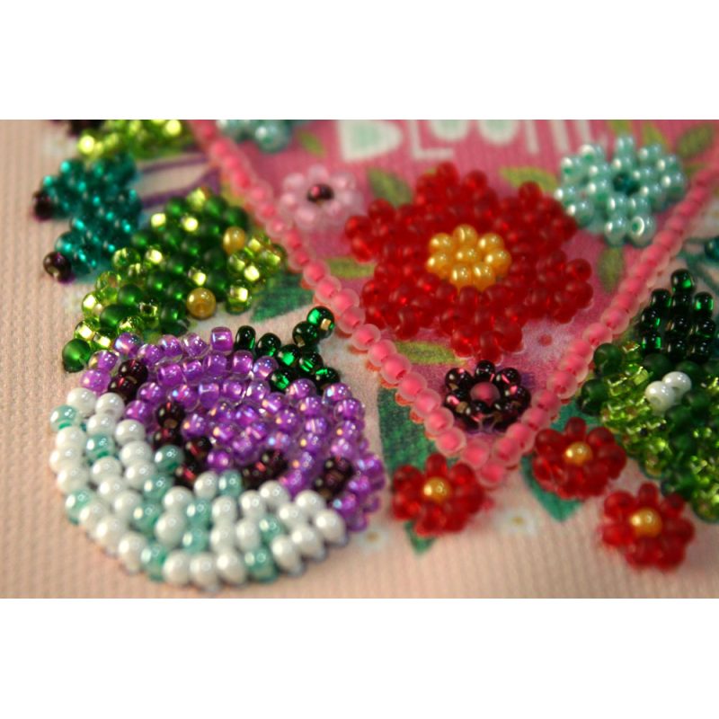 Bead Embroidery Pennant Kit "Happy heart"