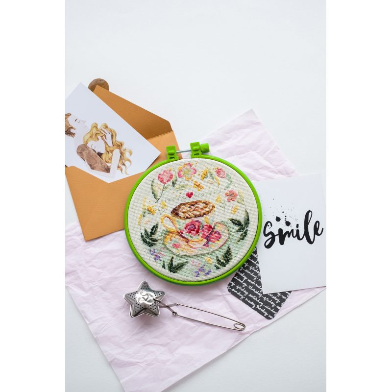 Plastic embroidery hoop, light green, d-145 mm